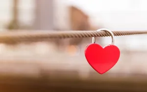 Red Heart-shaped Love Padlock Wallpaper