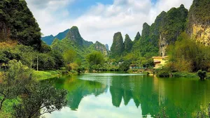 Refreshing Waters Of Nature Wallpaper