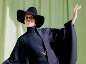 Regina King In Witch Outfit Wallpaper