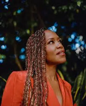 Regina King Wearing Dreadlocks Wallpaper