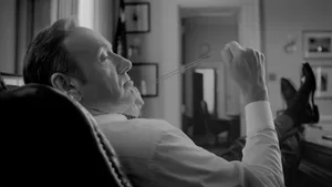 Relaxing Francis Underwood Of House Of Cards Wallpaper