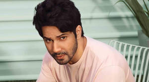 Retro-haired Varun Dhawan Wallpaper