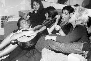 Rick Nelson With Four Female Fans, Circa 1958 Wallpaper