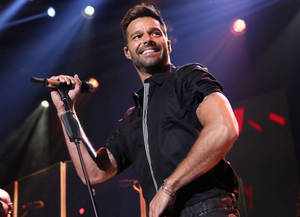 Ricky Martin Smiling Wallpaper