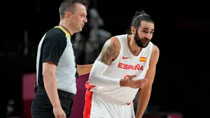 Ricky Rubio And Referee Wallpaper