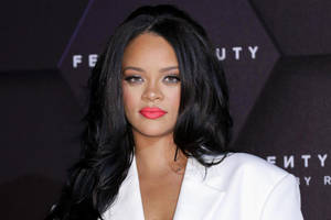 Rihanna In Fenty Fashion Show Wallpaper