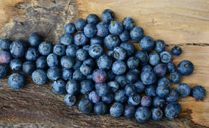 Ripe Huckleberry Fruits Wallpaper