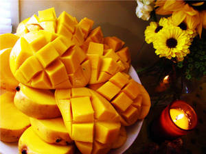 Ripe Mango Cube Cuts Wallpaper