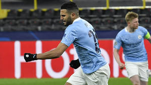 Riyad Mahrez Black Seats Wallpaper