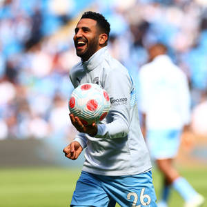 Riyad Mahrez Happy Running With Ball Wallpaper