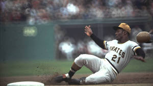 Robert Clemente World Series Slide Wallpaper