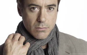 Robert Downey Jr. Luxurious Scarf Wallpaper