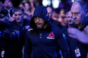 Robert Whittaker With Reebok Hoodie Wallpaper