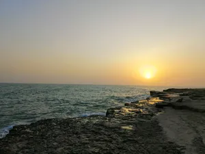 Rocky Beach Sunset 4k Wallpaper