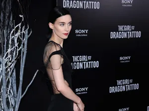 Rooney Mara Theater Scene Wallpaper