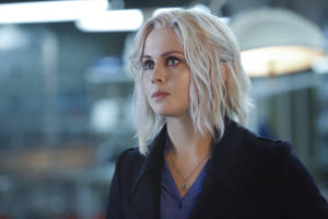 Rose Mciver Starring In Izombie Wallpaper