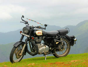 Royal Enfield Hd 350 Black Wallpaper