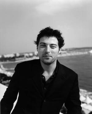 Rufus Sewell Fun Seaside Portrait Wallpaper