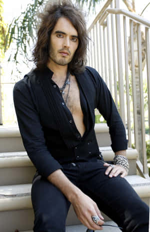 Russell Brand Outdoor Photoshoot Wallpaper