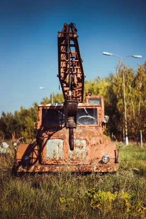 Rusty Old Cool Truck Crane Wallpaper