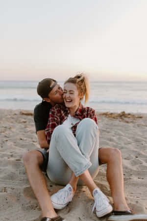 San Clemente Couple At Beach Wallpaper