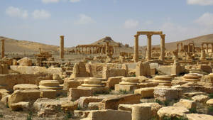 Sandstone Structures In Palmyra's Arch Of Triumph Wallpaper