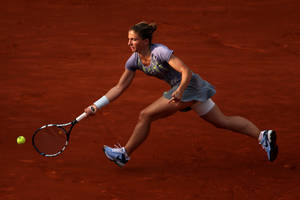 Sara Errani Running After Ball Wallpaper