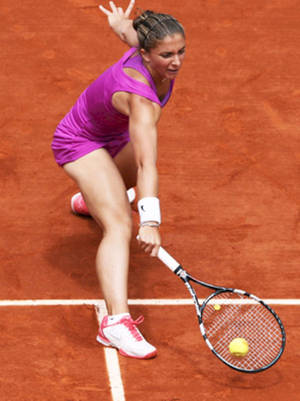 Sara Errani Stretching To Receive Wallpaper