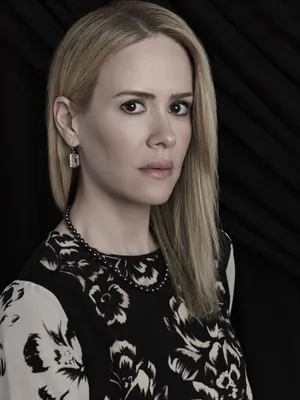 Sarah Paulson Serious Face Wallpaper