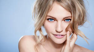 Sasha Pivovarova: A Resplendent Russian Beauty Wallpaper