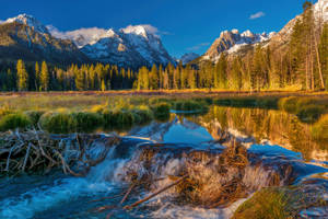 Sawtooth Mountain Trail In Idaho Wallpaper