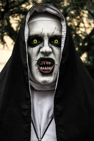 Scary Face White Face Veil Wallpaper