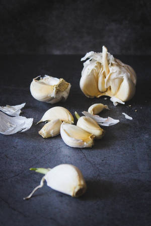 Scattered Garlic Vegetable Herb Vignette Lighting Wallpaper