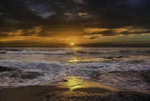 Sea Waves Dark Sunrise Wallpaper