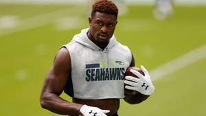 Seattle Seahawks’ Star Dk Metcalf In Casual White Attire Wallpaper