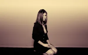 Sepia Jennifer Aniston Kneel Pose Wallpaper
