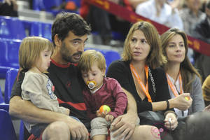 Sergi Bruguera With Family Wallpaper