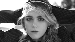 Serious Actress Kiernan Shipka Wallpaper