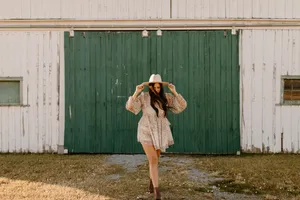 Sexy Mujer Soltera With Hat Wallpaper