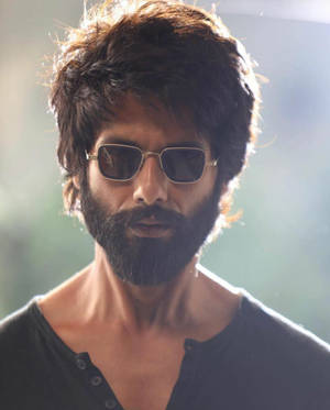 Shahid Kapoor Wearing Shades Wallpaper