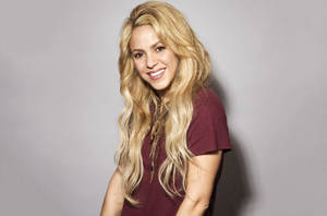 Shakira Maroon Shirt Wallpaper