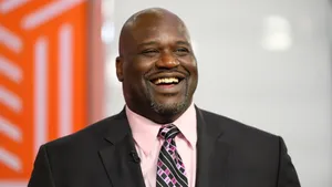 Shaq Laughingin Suit Wallpaper