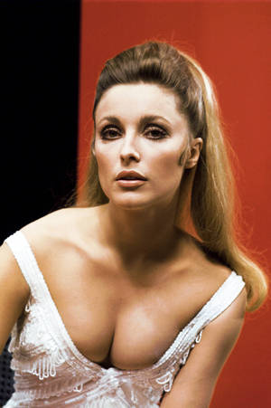 Sharon Tate Daring Outfit Wallpaper