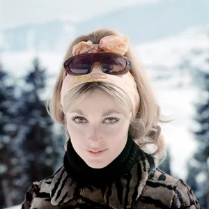 Sharon Tate Darling On Snow Wallpaper