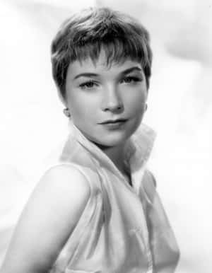 Shirley Maclaine Beautiful Black And White Wallpaper