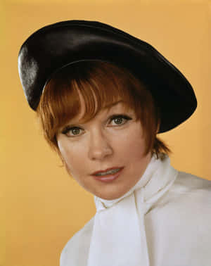 Shirley Maclaine Pretty Actress Photo Wallpaper