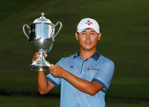 Si Woo Kim Holding Silver Trophy Wallpaper