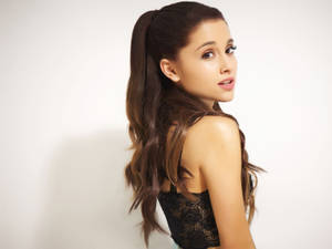 Side View Ariana Grande Wallpaper