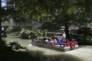 Sightseeing In San Antonio River Walk Wallpaper