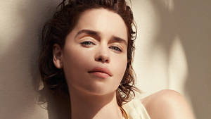 Simplistic Look Emilia Clarke Wallpaper